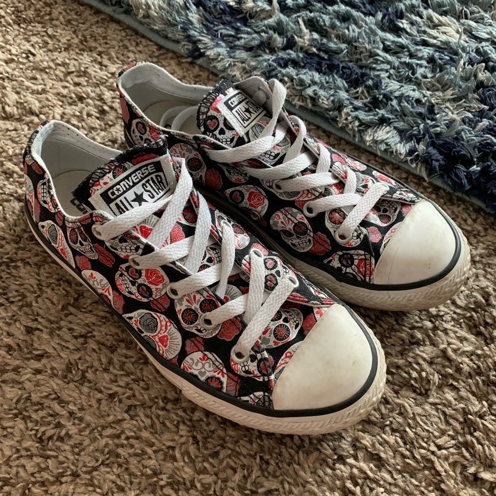 Skull converse sneakers
